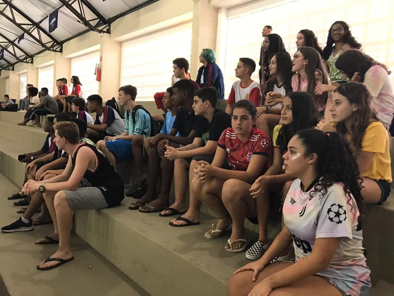 Torcida do SESI de Jardim da Penha apoiou as equipes de futsal. 