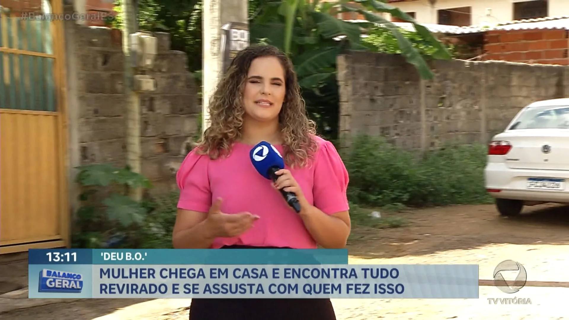 Mulher chega em casa, encontra tudo revirado e se assusta com quem fez isso