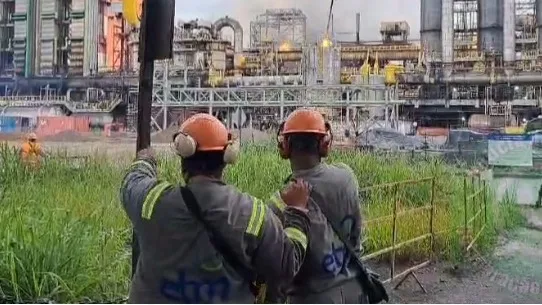 VÍDEO | Princípio de incêndio é registrado na ArcelorMittal e funcionários evacuam área