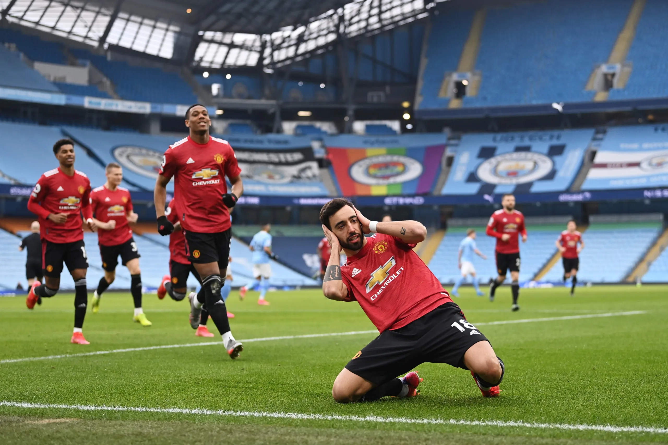 United derruba invencibilidade do City e assume vice-liderança do Inglês