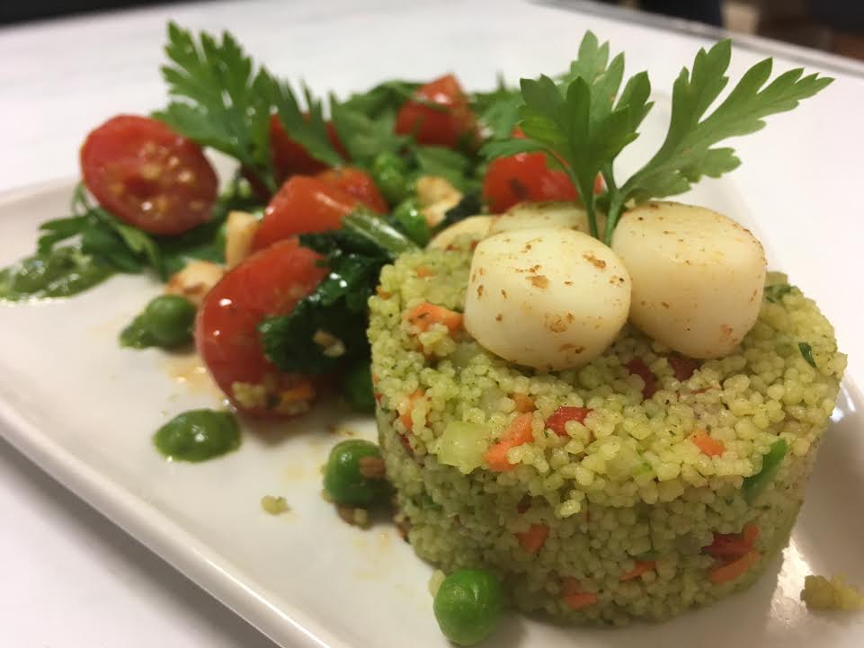 Salada de cuscuz marroquino com frutos do mar