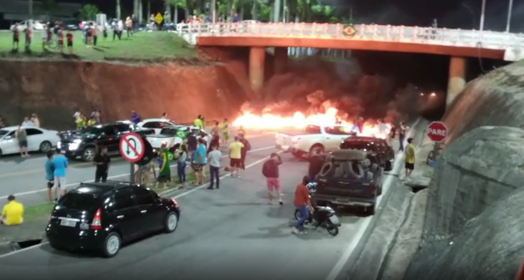 VÍDEOS | Protestos de caminhoneiros seguem por diversos pontos do ES