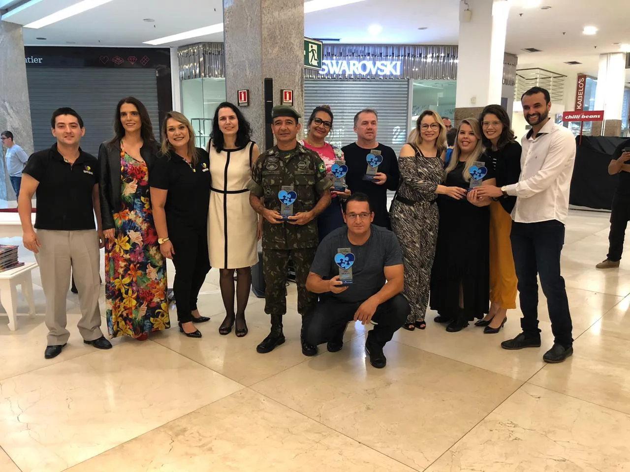 Amaes celebra 18 anos com lançamento de revista e entrega do Prêmio Universo Azul à apoiadores da causa