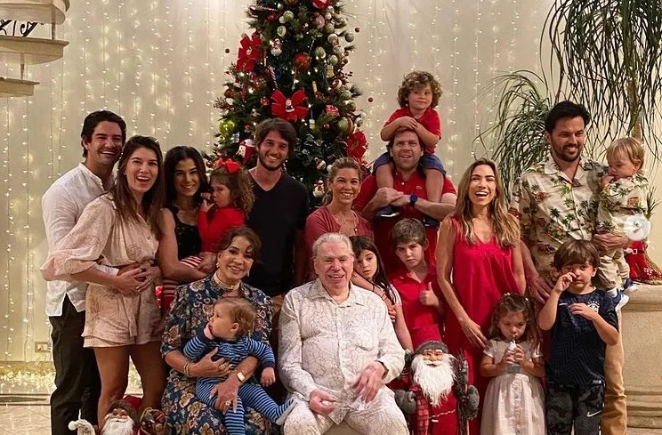 Patrícia Abravanel mostra registros do Natal em família e encanta com cena fofa entre sua filha e o avô, Sílvio Santos