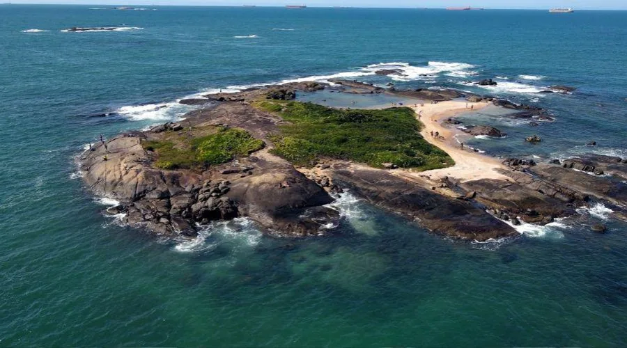 100 quilos de lixo são retirados de ilhas paradisíacas de Vila Velha