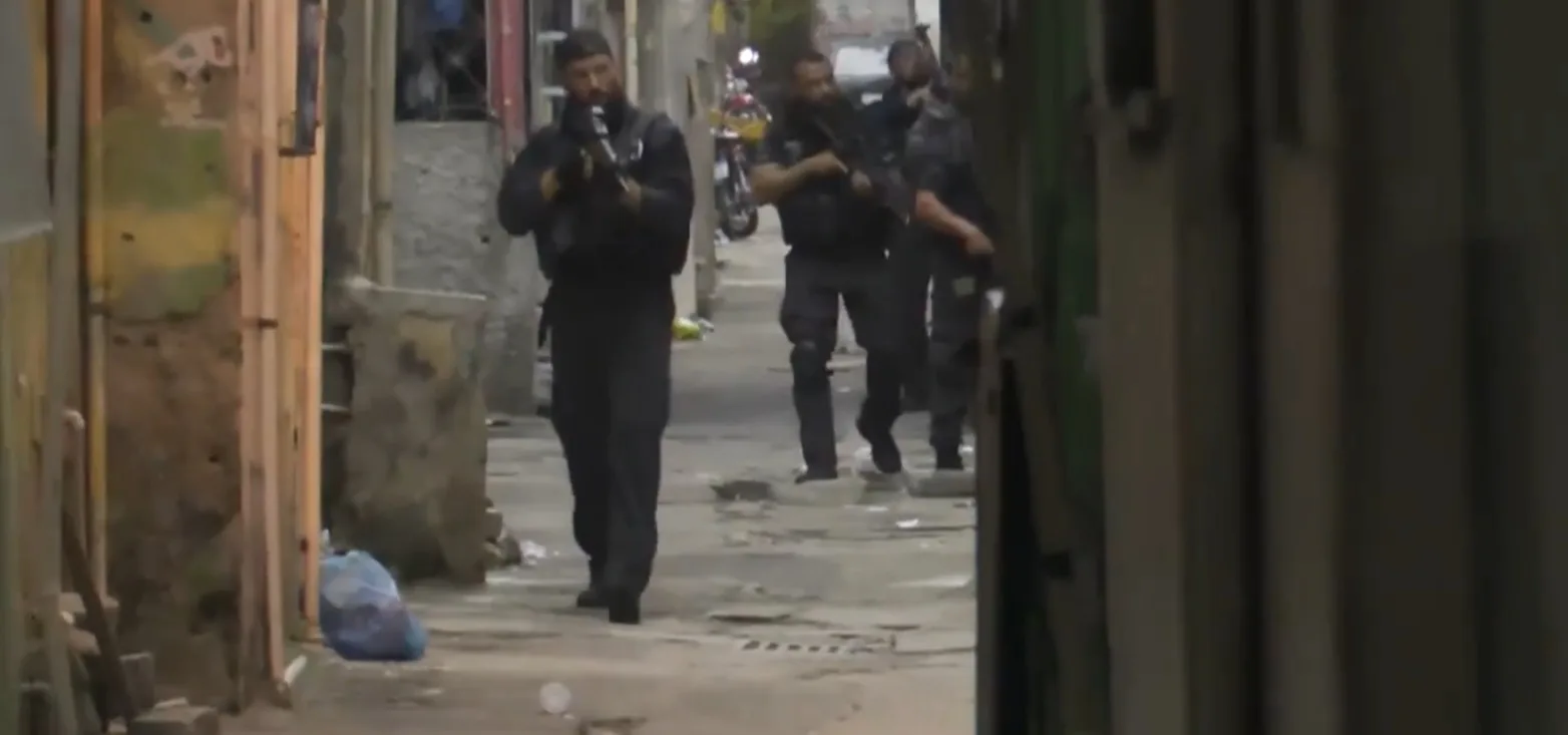 Bolsonaro parabeniza polícia após operação que resultou em 28 mortos no Jacarezinho