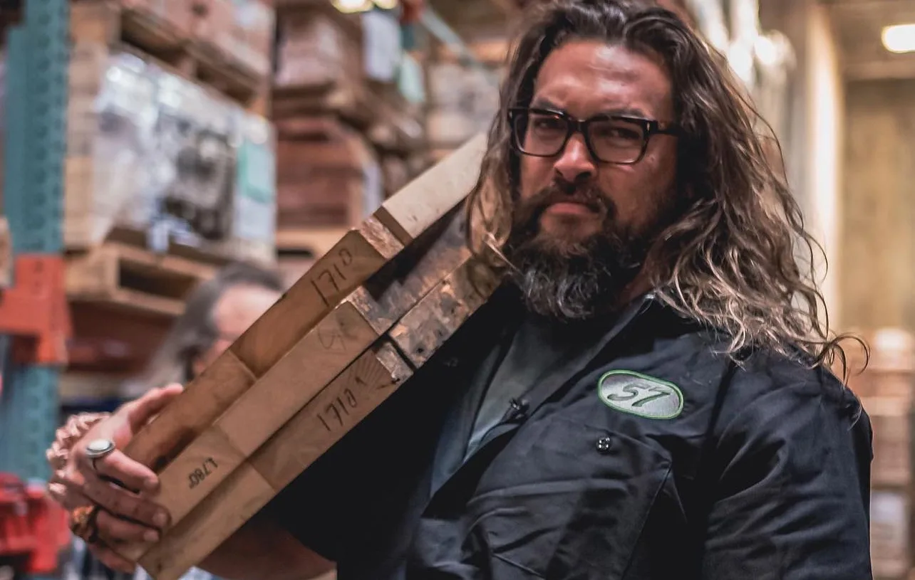 Jason Momoa, o "Aquaman", se envolve em acidente com motociclista