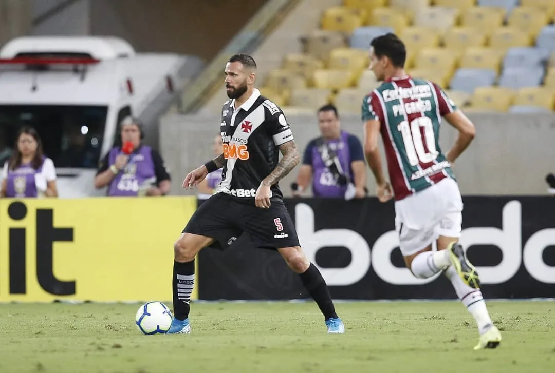 Fluminense empata com Vasco e permanece no Z4