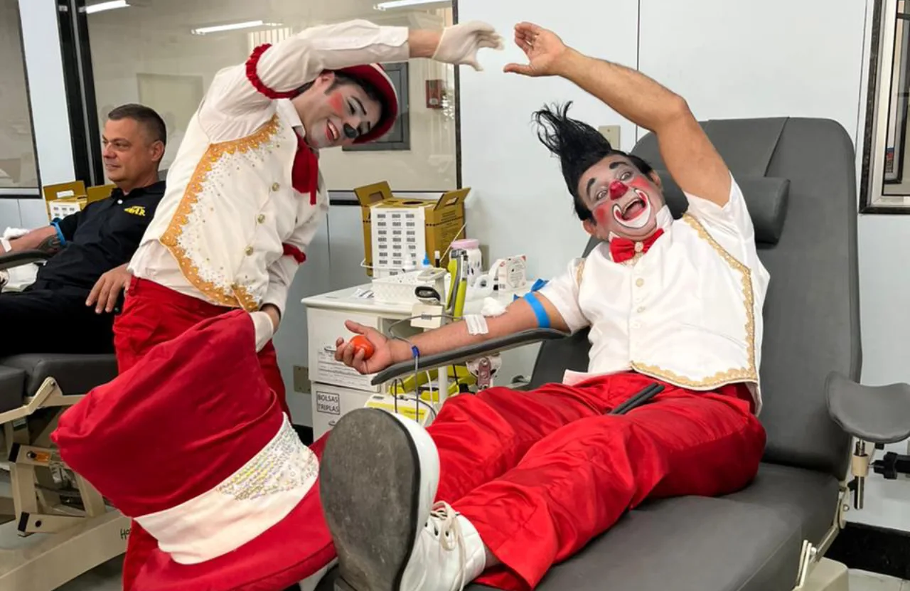 VÍDEO | Artistas de circo levam alegria e solidariedade ao Hemoes de Vitória