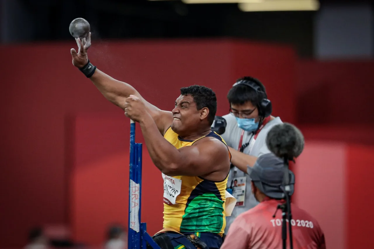 Wallace Santos leva ouro no arremesso de peso com recorde mundial na Paralimpíada