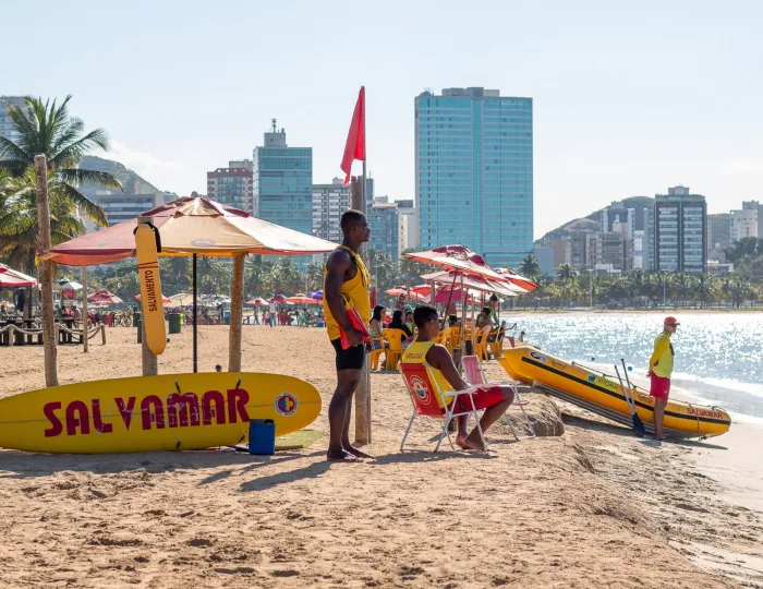 Guarda-vidas vão reforçar vigilância nas praias