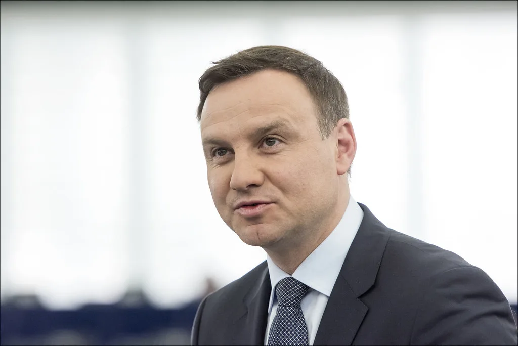 Presidente polonês Andrzej Duda é diagnosticado com covid-19