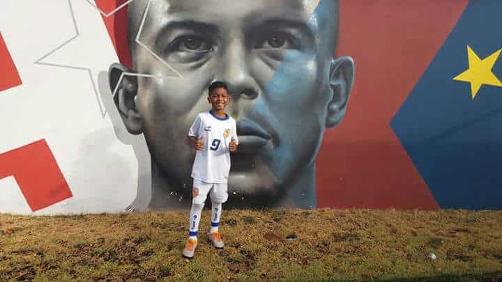 Aluno nota 10 na escola e craque do futebol busca ajuda para realizar teste no Flamengo