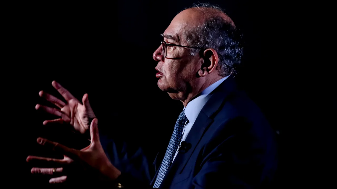 Gilmar Mendes diz que atentado impulsiona debate sobre regulação das redes sociais