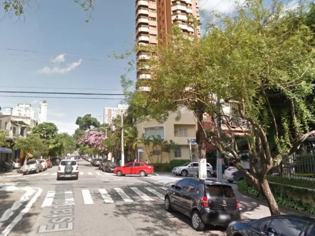 Quadrilha furta objetos de apartamentos em prédio na Vila Mariana