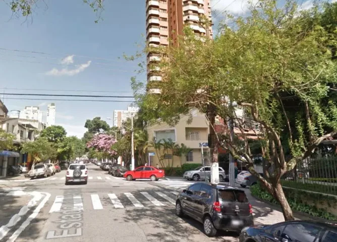 Quadrilha furta objetos de apartamentos em prédio na Vila Mariana