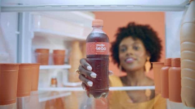 Com "Marca um 10", Leão convida brasileiros a incluírem "momentos de boa" em suas rotinas Com "Marca um 10", Leão convida brasileiros a incluírem "momentos de boa" em suas rotinas
