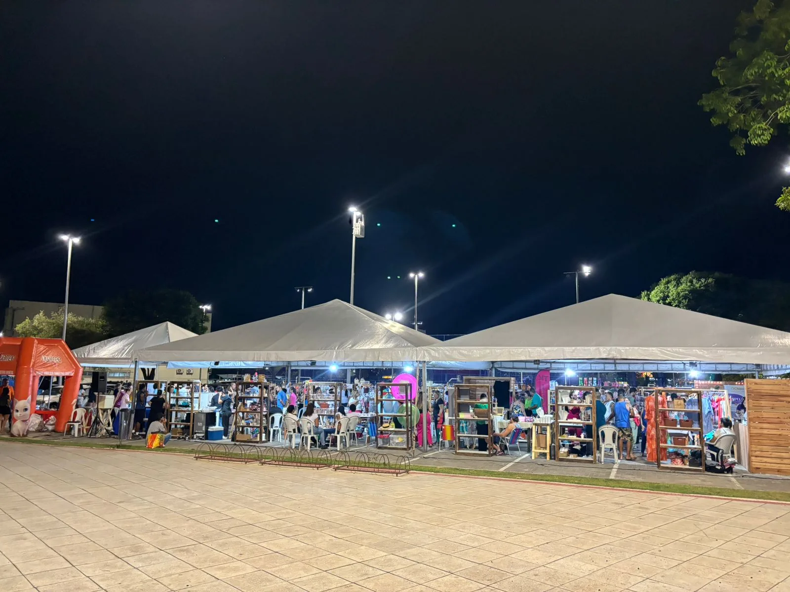 Feira de mulheres empreendedoras reúne artesanato, moda e música em Vila Velha