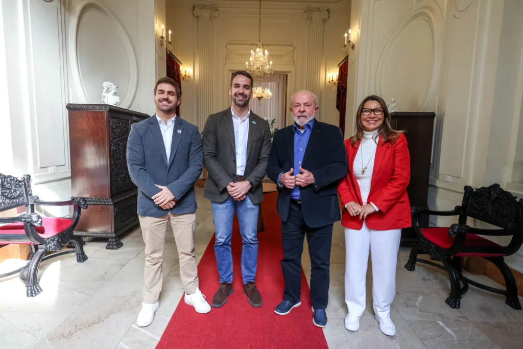 Governador do RS, Eduardo Leite posa com namorado médico do ES, Lula e Janja: "Parceria" Governador do RS, Eduardo Leite posa com namorado médico do ES, Lula e Janja: "Parceria"