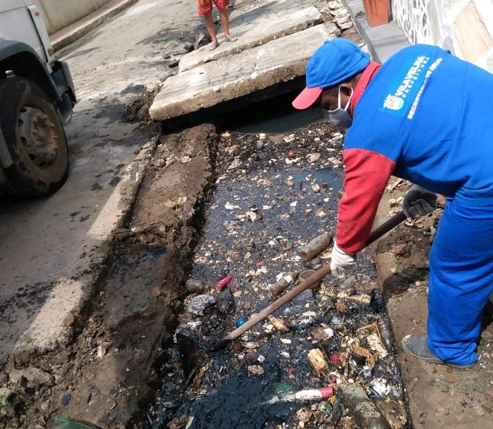 Mais de 60 toneladas de lixo são retirados de galeria em Vila Velha