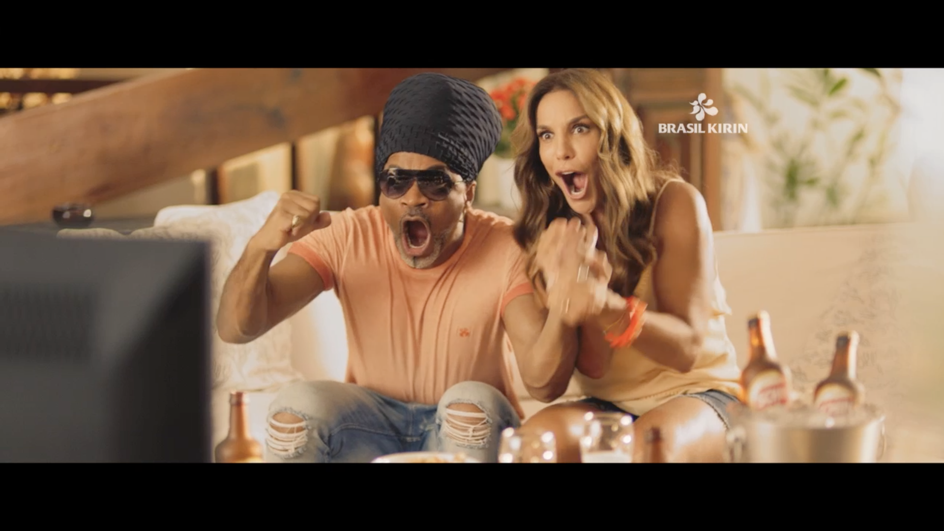 Ivete e Carlinhos Brown comemoram Gol com Schin em nova campanha