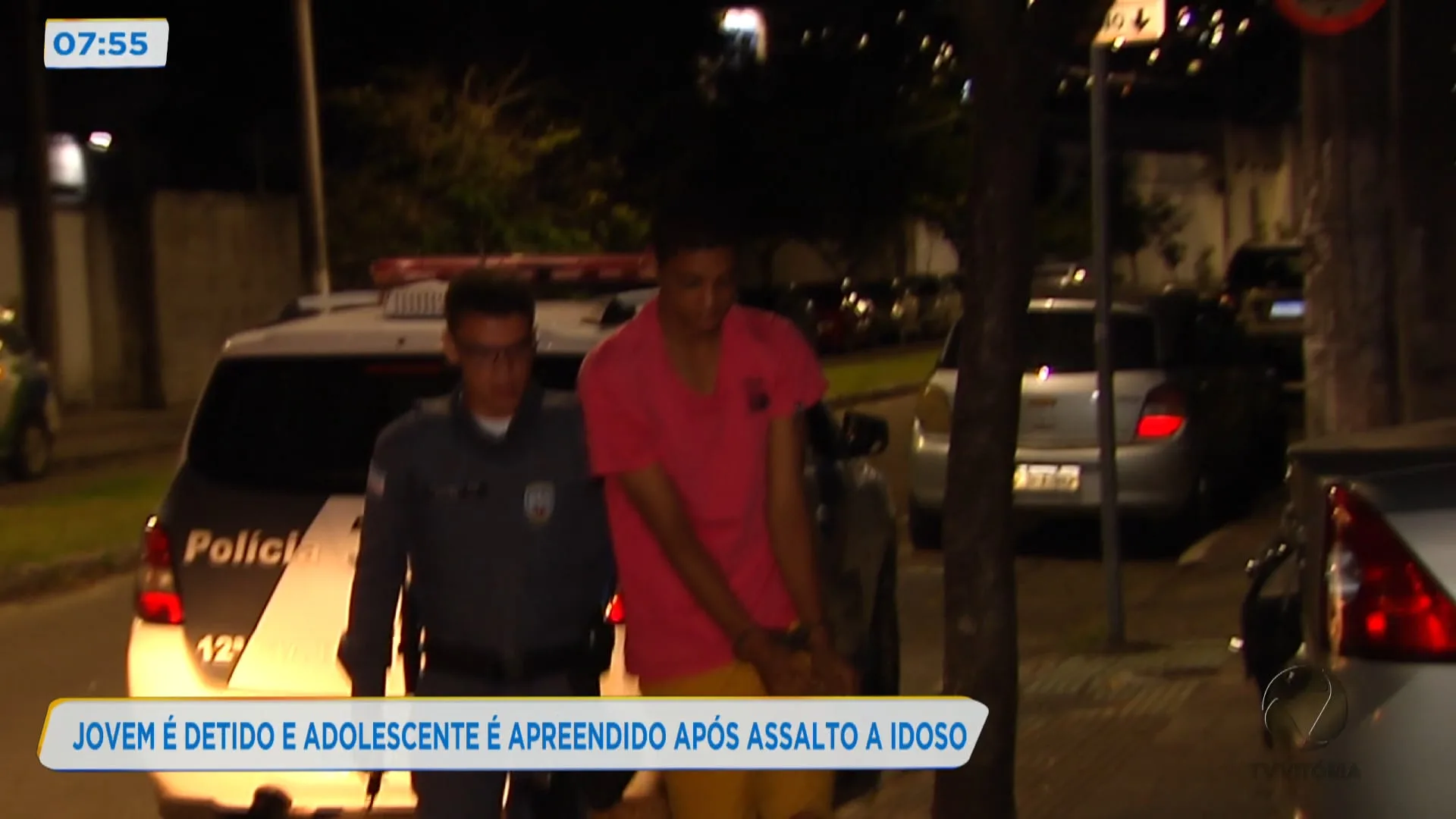 Jovem é detido e adolescente é apreendido após assalto a idoso