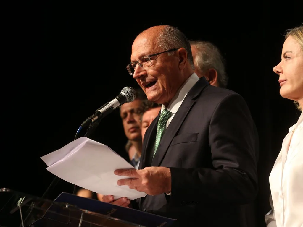 O vice-presidente eleito e coordenador, Geraldo Alckmin, anuncia em Brasília, novos integrantes de grupos técnicos de trabalho do Gabinete de Transição.