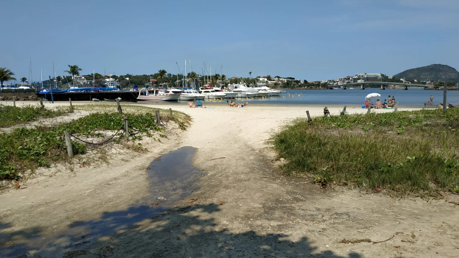 Vazamento de esgoto na Praia do Canto deixa parte do mar imprópria para banho em Vitória