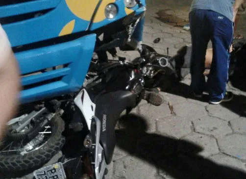 Motociclista morre após se envolver em acidente com ônibus do Transcol em Cariacica