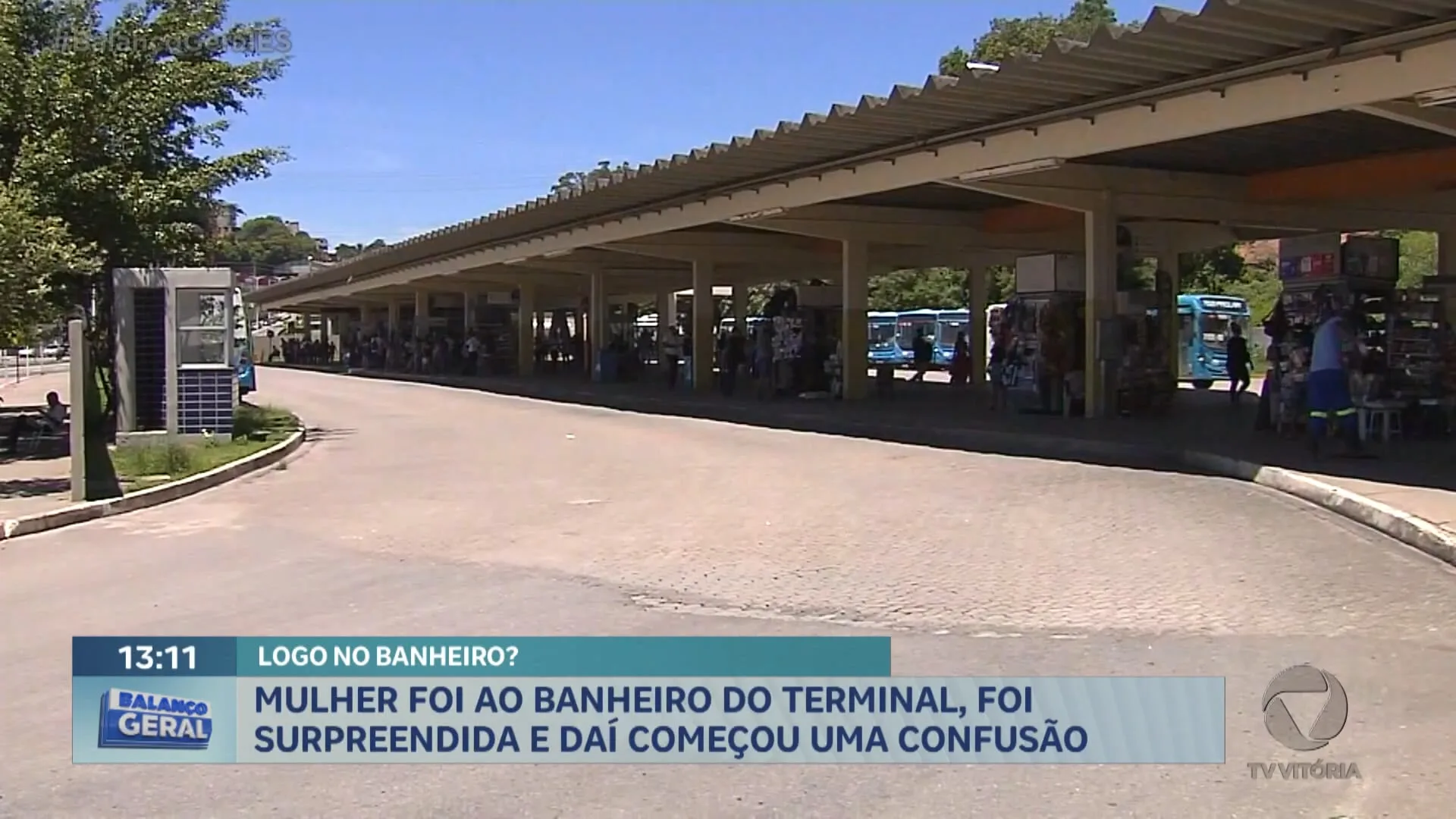 Mulher foi ao banheio do terminal, foi surpreendida e daí começou a confusão