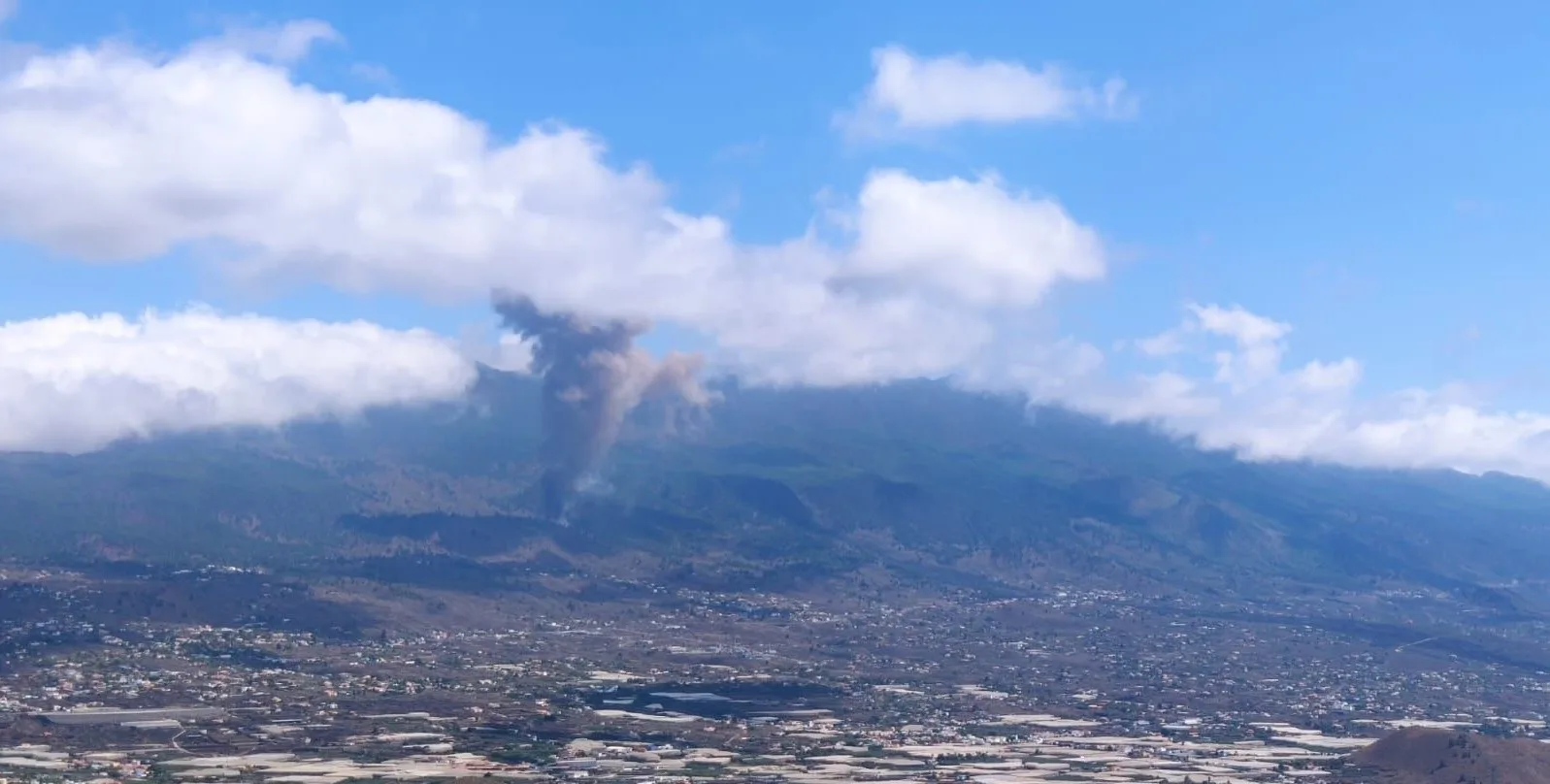 Após erupção de vulcão, pesquisador descarta chances de tsunami no Brasil