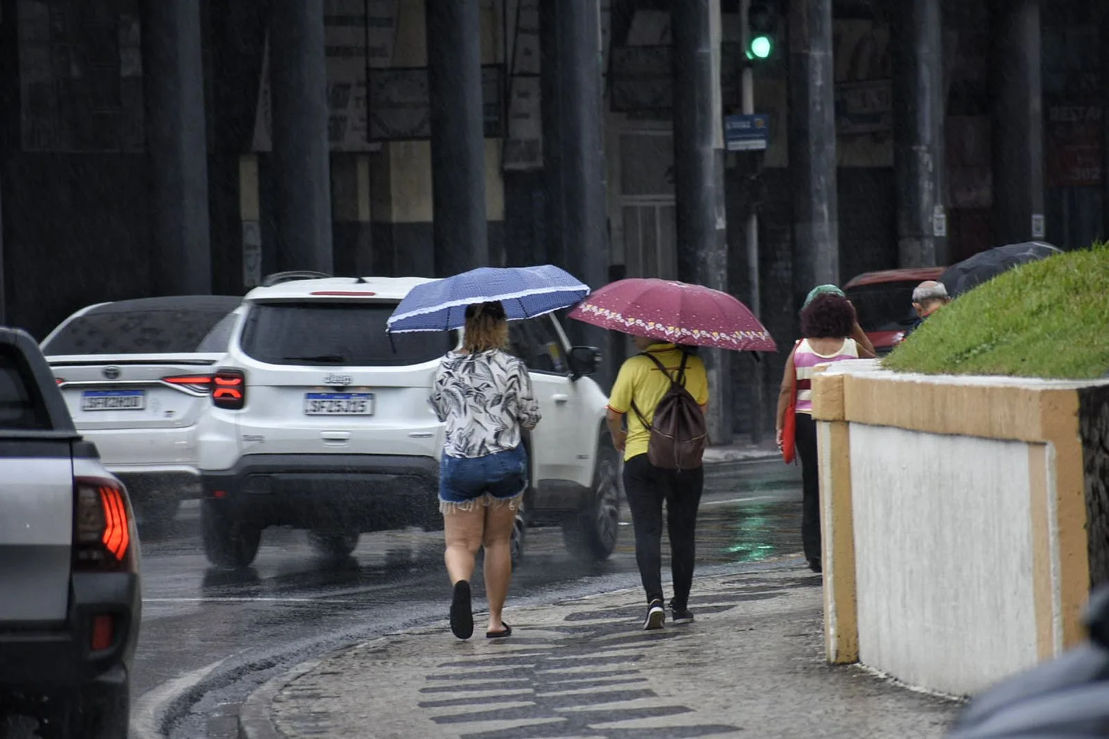 Após temporal no ES, Inmet emite novo alerta de chuvas e ventania. Veja as cidades