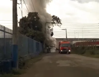 Incêndio em caminhão assusta vendedores e usuários da Ceasa em Cariacica