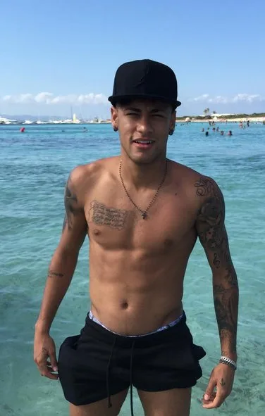 Neymar, Coutinho e Willian disputam Bola de Ouro da Fifa, dizem jornais