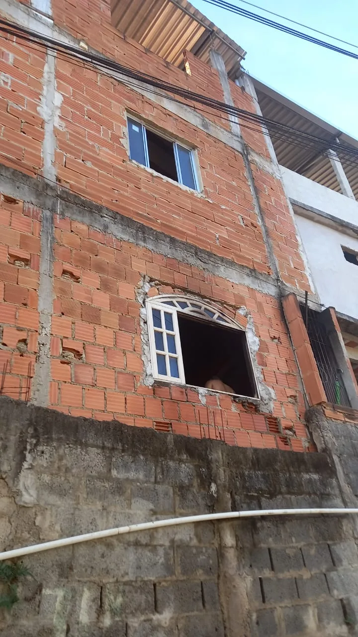 VÍDEO | Família perde tudo após incêndio na própria casa, em Cariacica; vítimas pedem ajuda