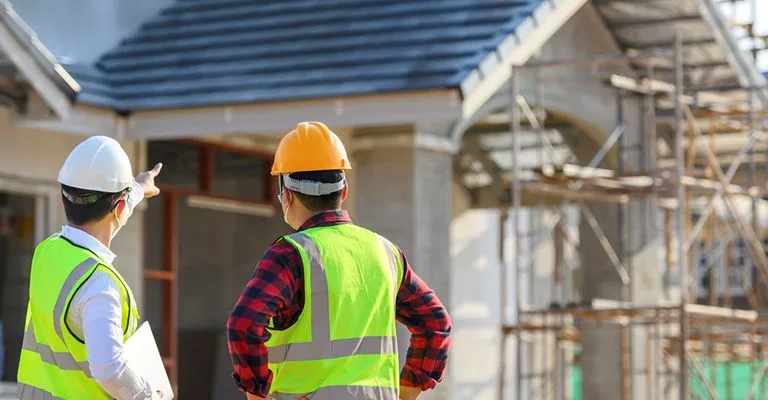 Construir uma casa com uma construtora vale a pena?