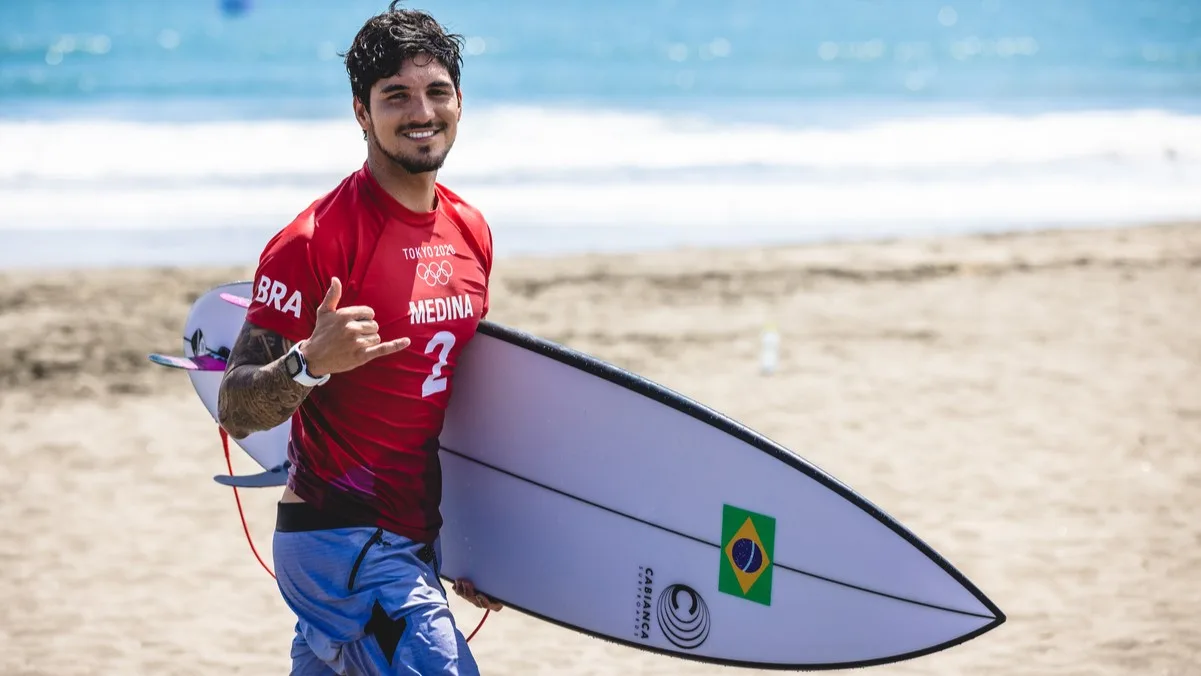 25.07.2021 – Jogos Olímpicos Tóquio 2020 – Equipe do surf do Time Brasil disputa a qualificatória em Tsurigasaki Surfing Beach. Na foto, destaque para o atleta Gabriel Medina. Foto: Miriam Jeske/COB