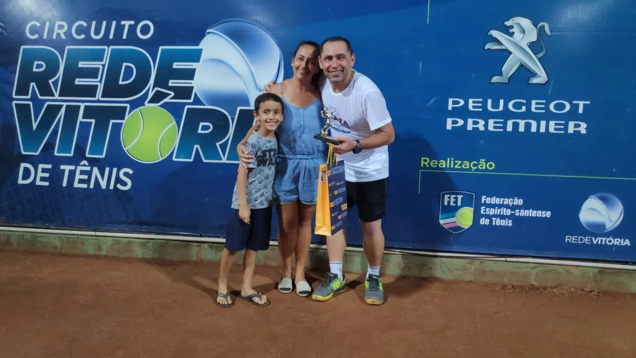 Josinaldo Silva é o grande campeão da 10ª etapa Vix Tennis Master de Classes