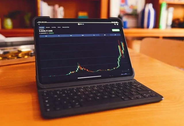 Estratégias Inovadoras de Negociação Forex por Meio de Análise de Sentimento de Mercado de Alta Frequência