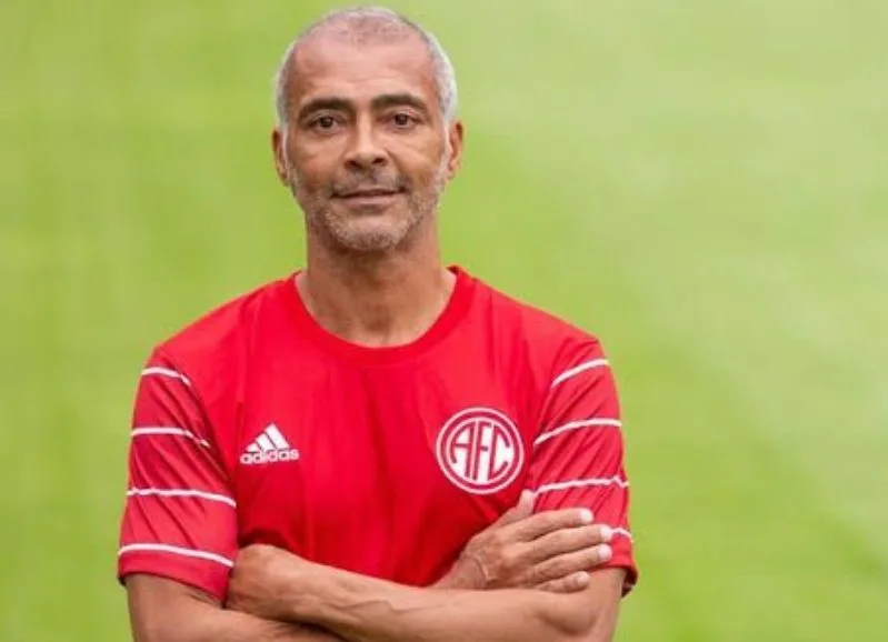 Rei da pequena área! Romário pode voltar a jogar aos 58 anos