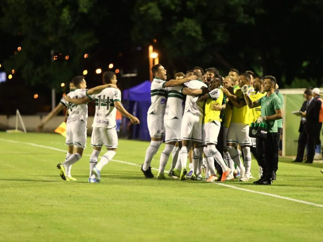 Coritiba bate São Bento em Sorocaba e se firma no G4 da Série B