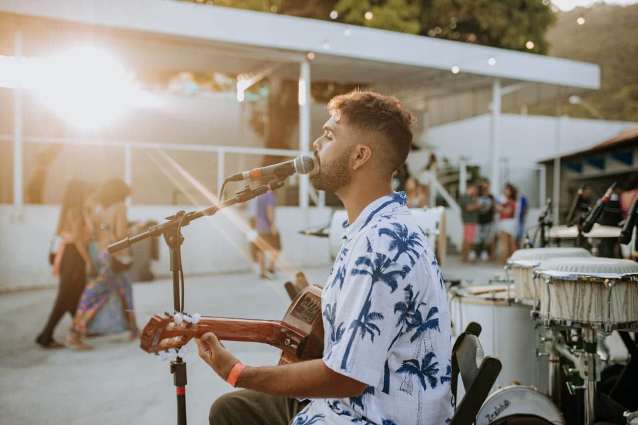 Sobra Amor... Capixaba de coração, músico do Espírito Santo lança novo clipe. Assista!