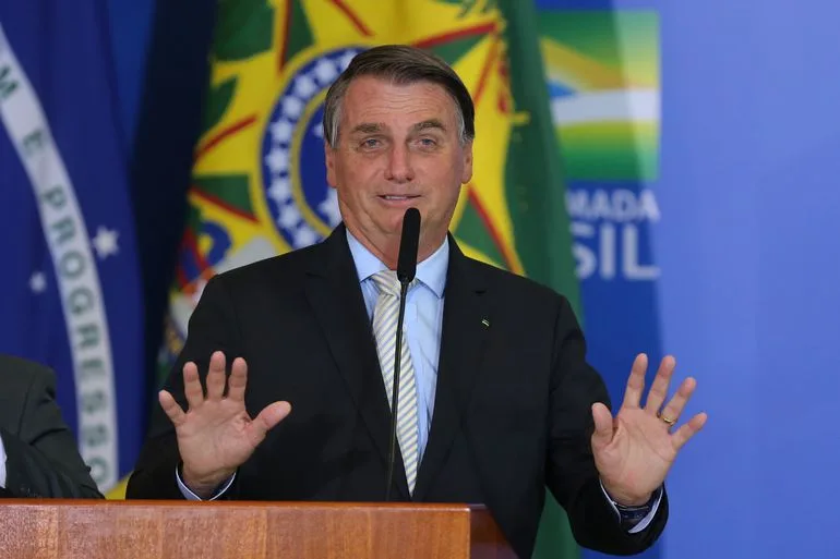 Presidente Jair Bolsonaro discursa após cerimônia de posse do Ministro de Estado da Cidadania, Joao Roma, e do Ministro de Estado Chefe da Secretaria-Geral da Presidência da República, Onix Lorenzoni e sanção da Lei da Autonomia do Banco Central