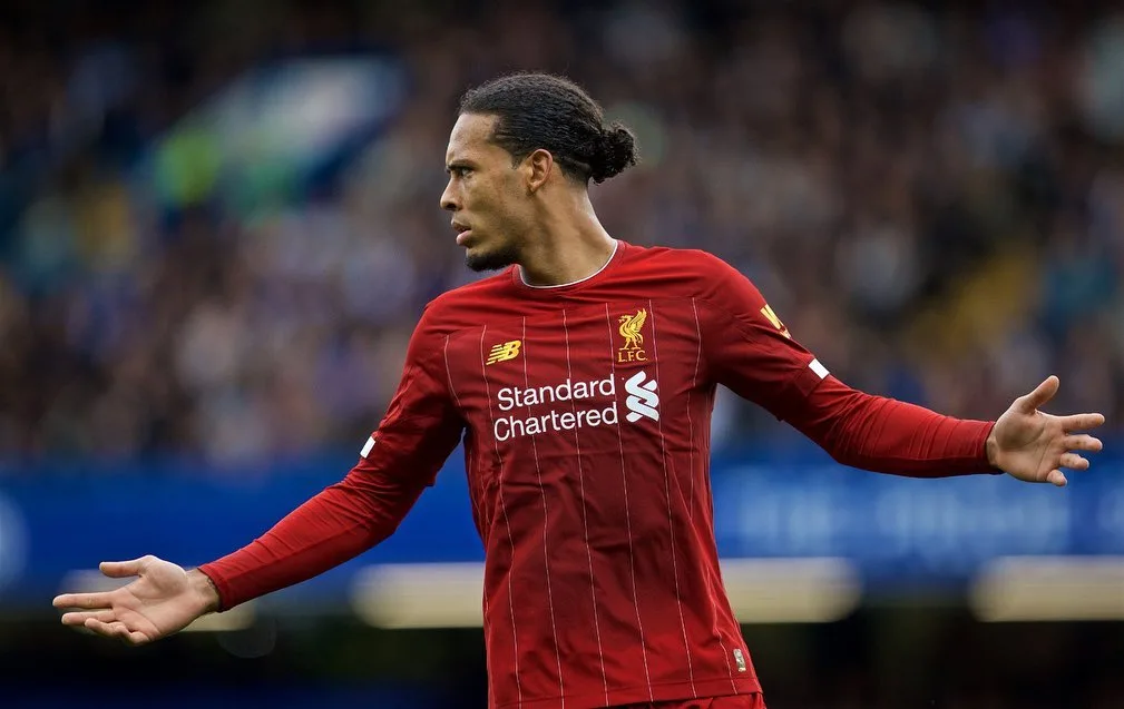 Klopp descarta volta de Van Dijk ao Liverpool na temporada: 'Só por milagre'