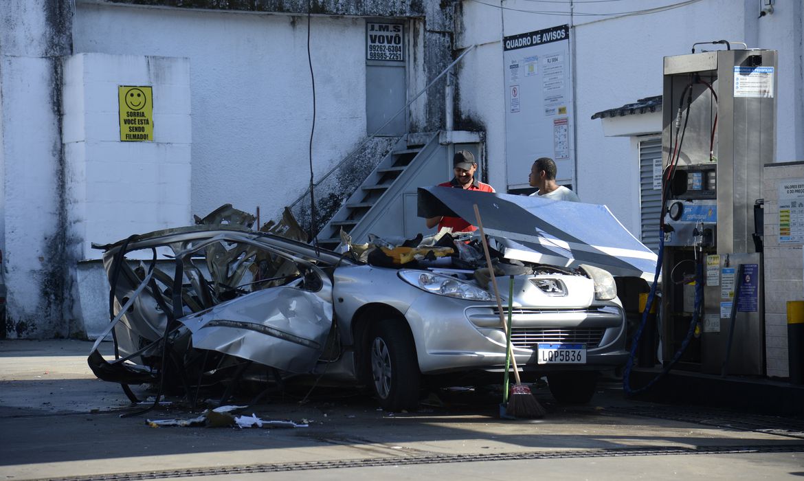 VÍDEO | Morre o motorista do carro que explodiu durante abastecimento no Rio