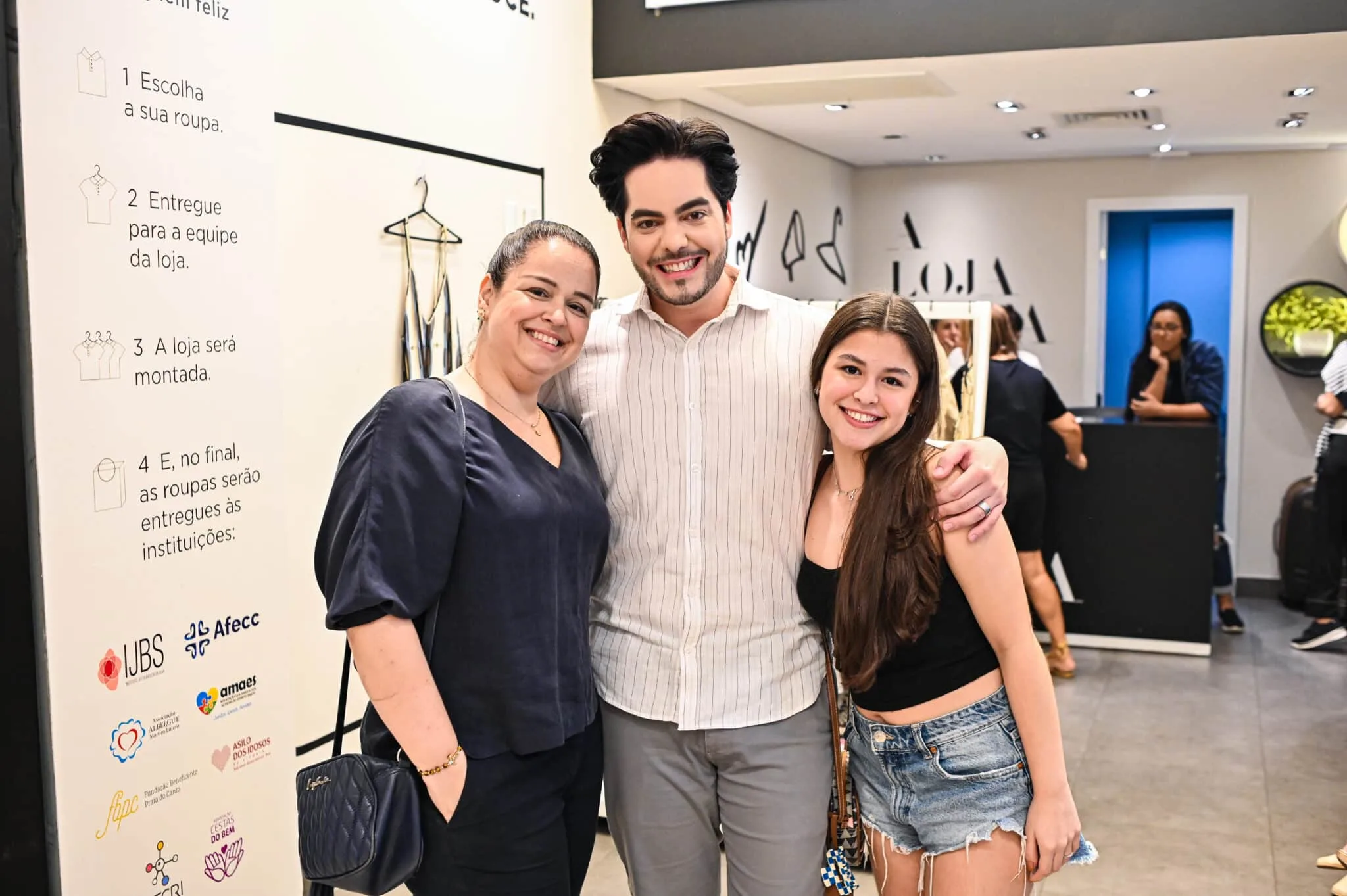 Loja Vazia no Shopping Vitória: Asilo arrecada milhares de peças para mega desfile (Foto: Arthur Louzada)