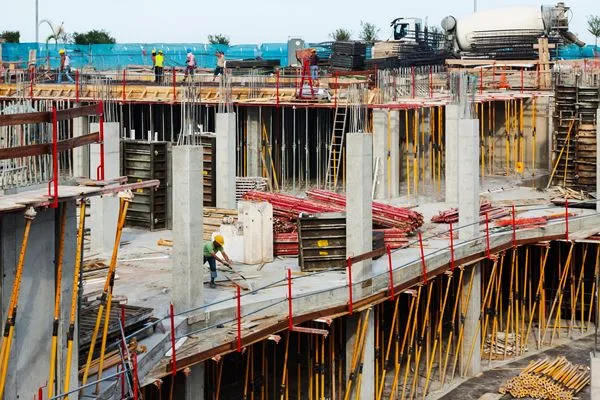 Construção gerou 25.423 empregos formais em julho