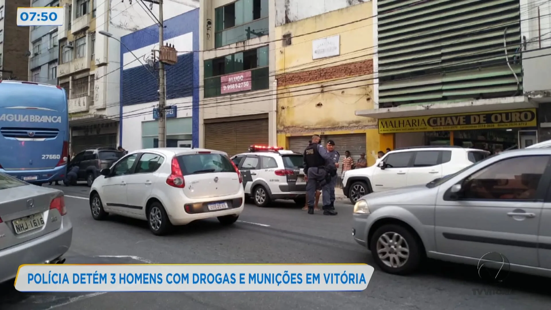 Polícia detém 3 homens com drogas e munições em Vitória