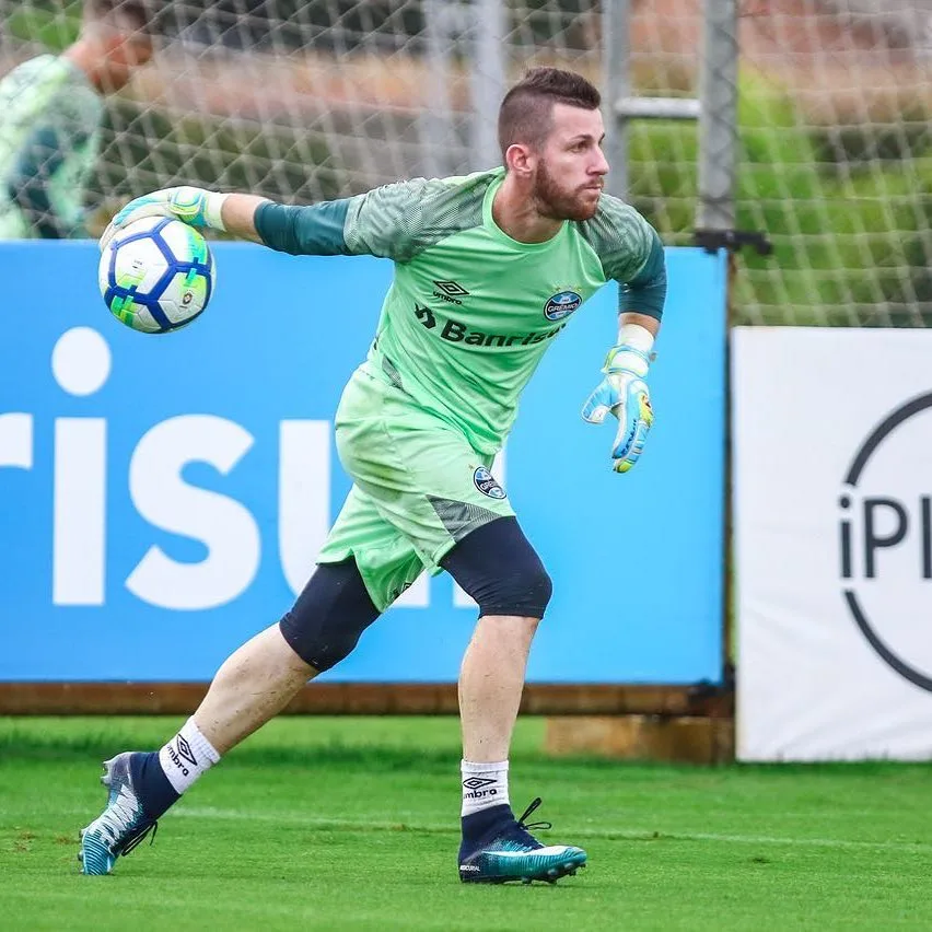 Paulo Victor admite ansiedade para pegar o Fla, mas garante Grêmio focado no Avaí