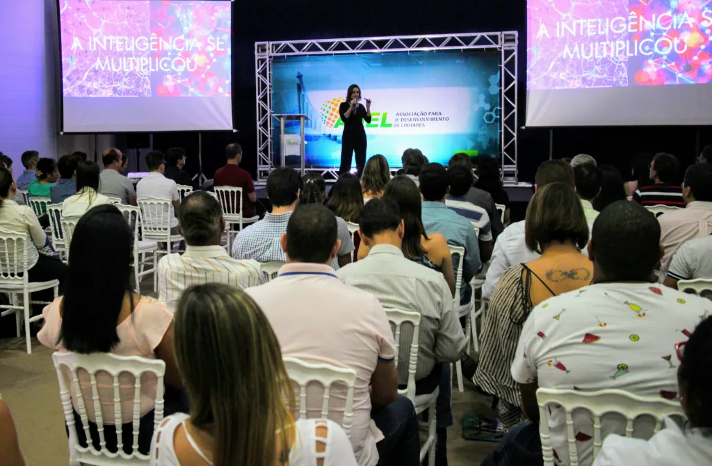 palestra em Linhares - FlaviaRodriguez